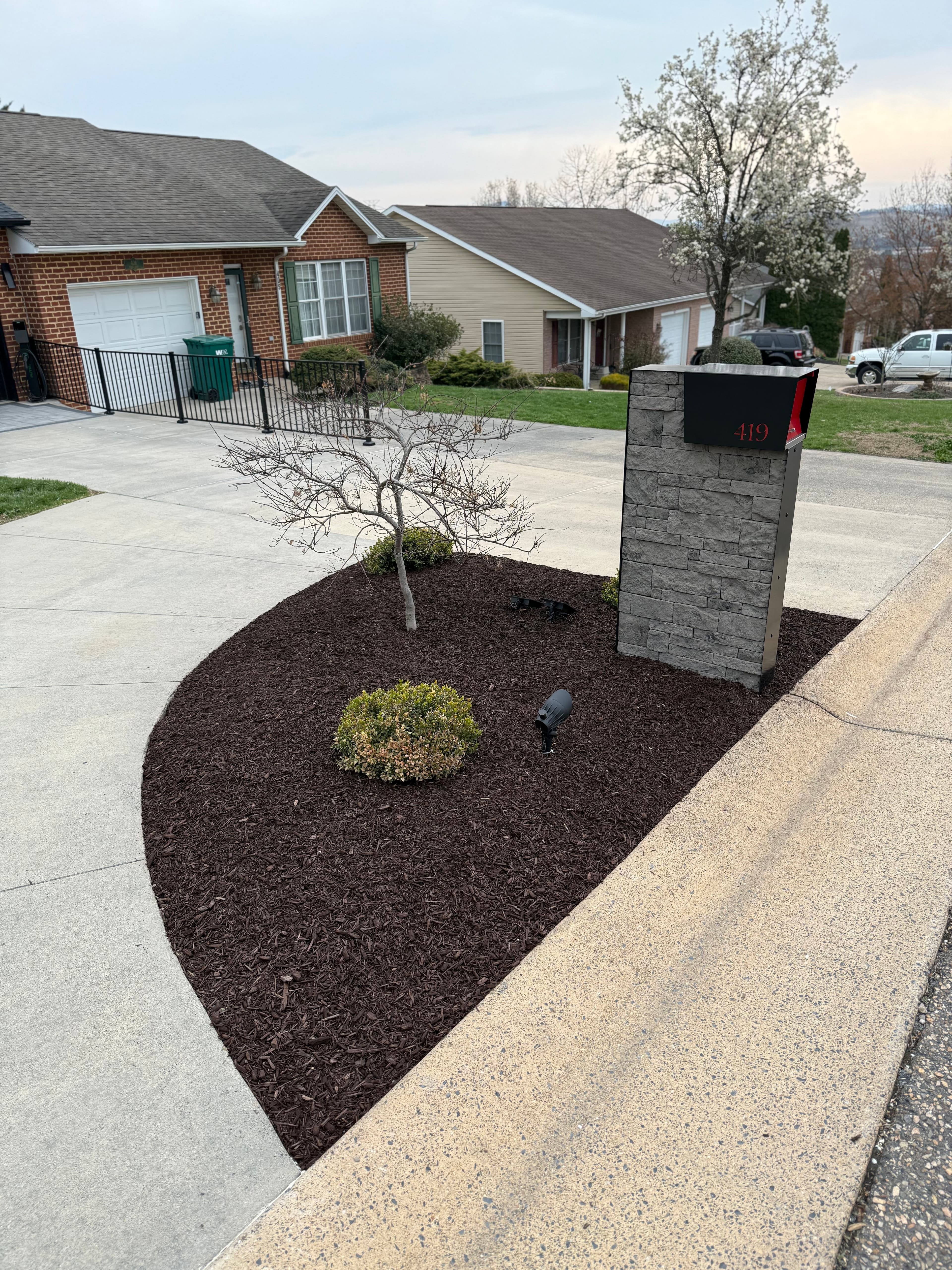 Project Fresh Mulch That Makes a Front Bed Actually Pop image