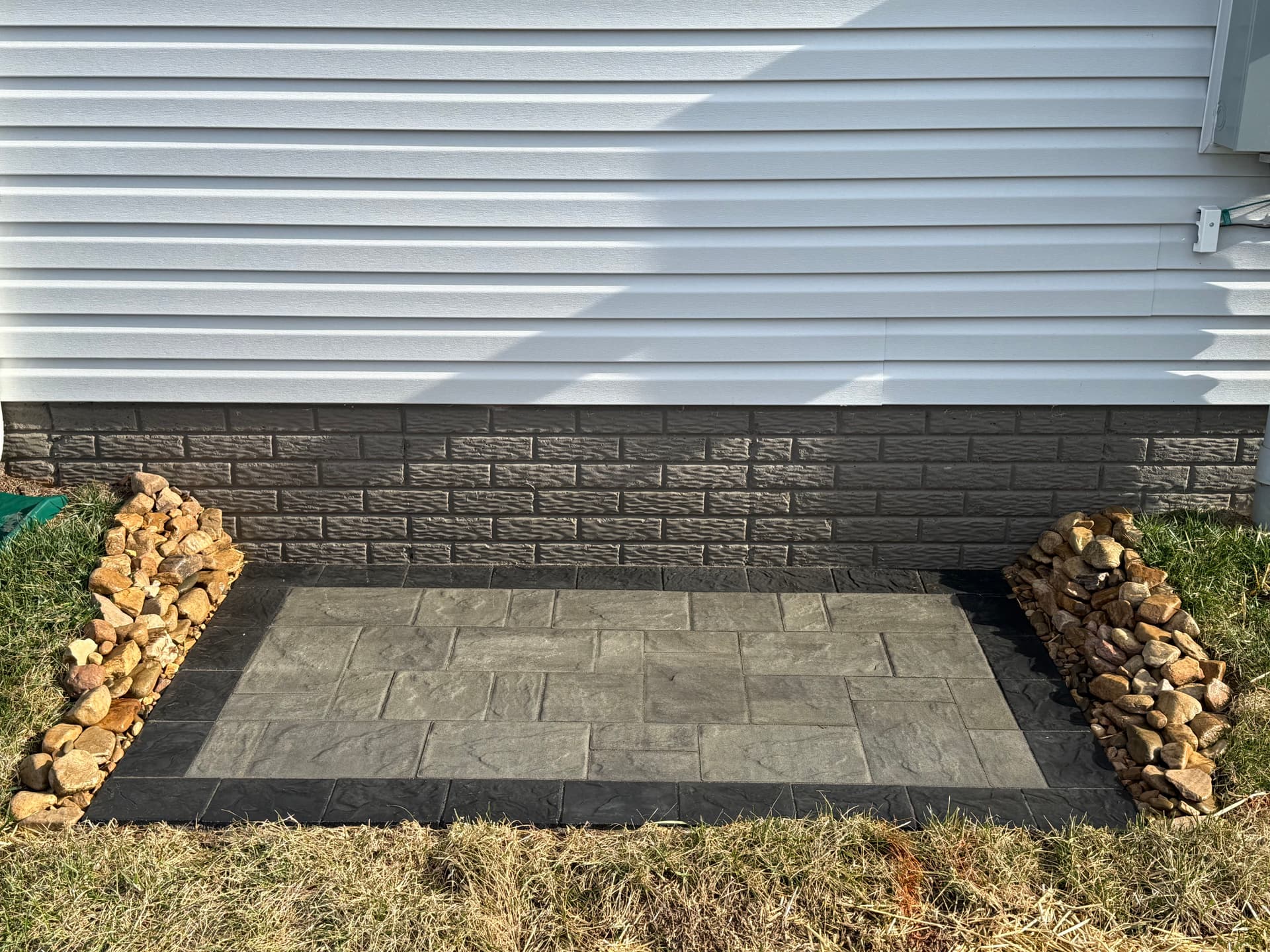 Gallery photos for Efficient Outdoor Solution with Cambridge Pavers: Image #2
